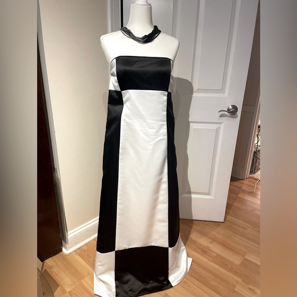 Jessica McClintock Dresses & Skirts - Jessica McClintock size 14  satin, lined, formal gown